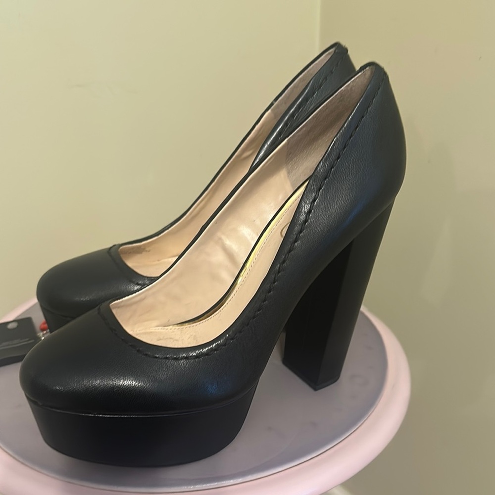 Elegant Black Leather Women's Pumps